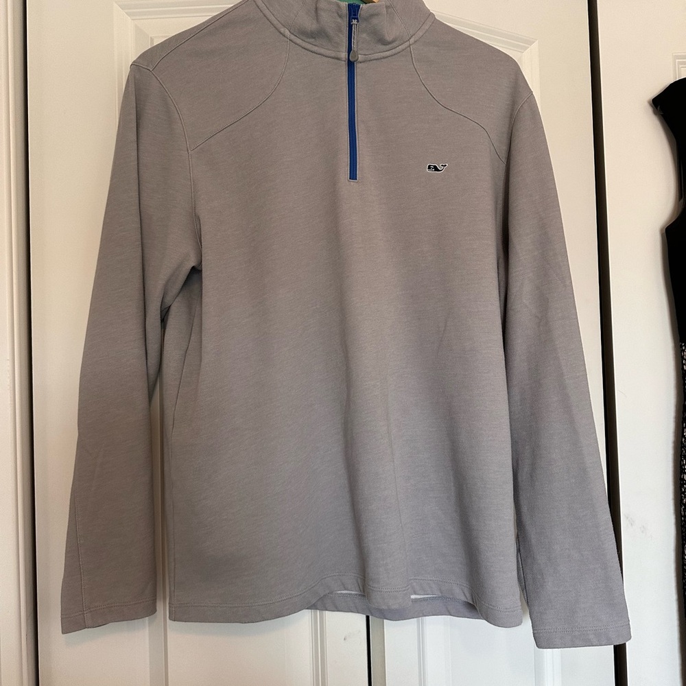 Vineyard Vines gray half-zip. EUC. Size medium.